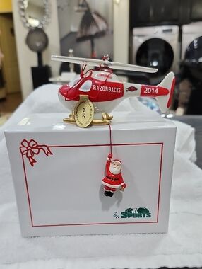 2014 ARKANSAS RAZORBACKS 'HELICOPTER RIDE' CHRISTMAS ORNAMENT-DANBURY MINT